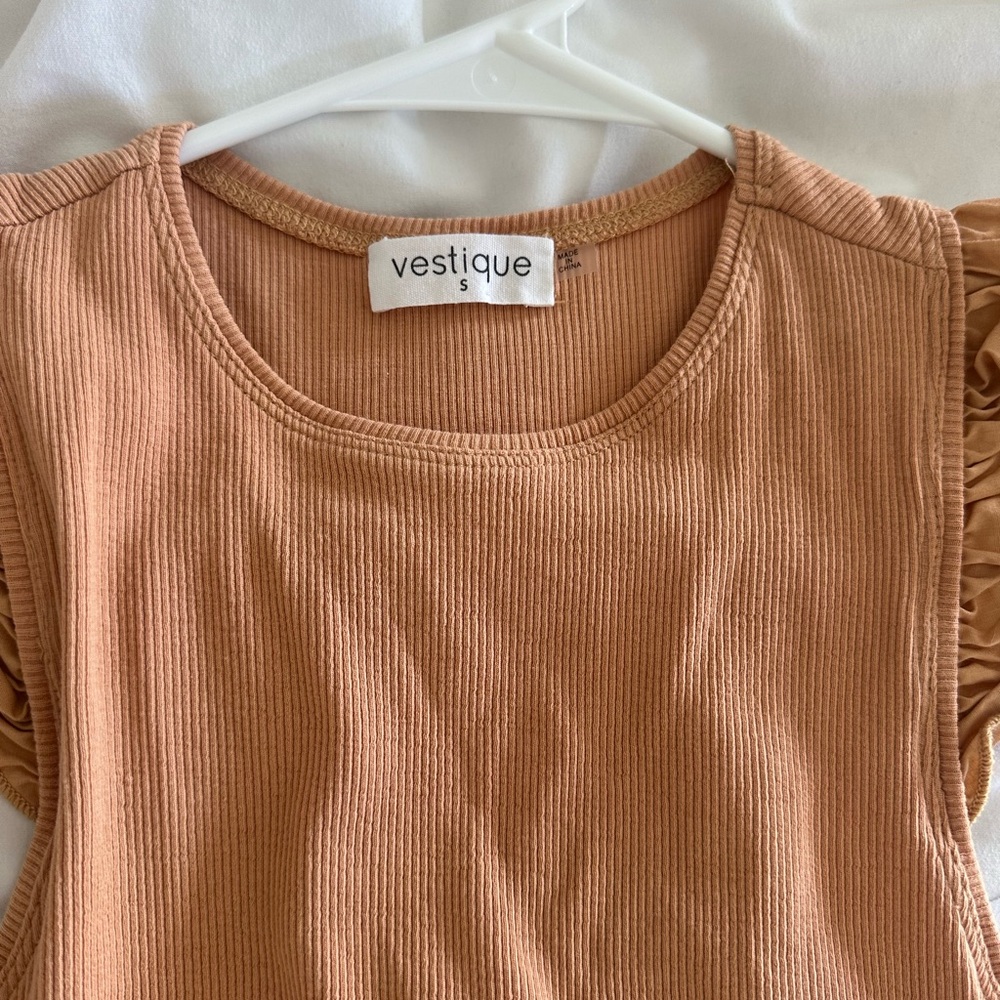 VESTIQUE ORANGE RUFFLE TOP SIZE SMALL - Picture 3 of 4